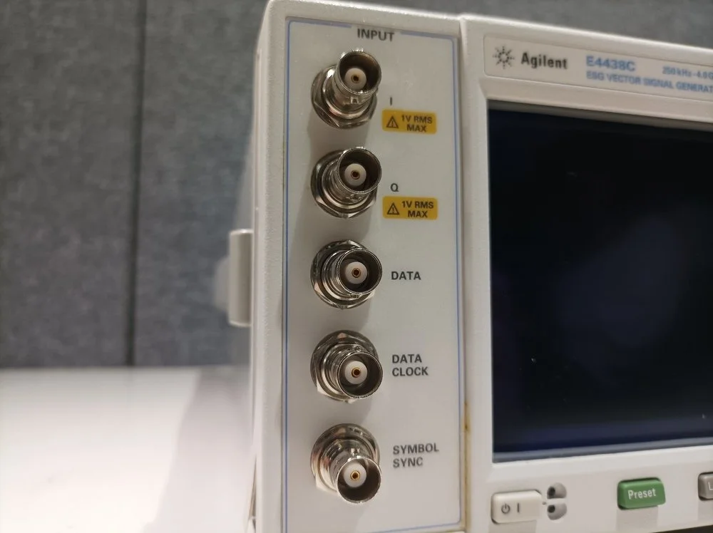 Agilent E4438C ESG Vector Signal Generator, 250kHz-4GHz #