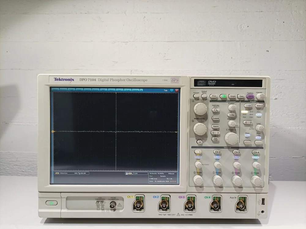 Tektronix DPO7104, Digital Phosphor Oscilloscope, 1 GHz , w/OPT #