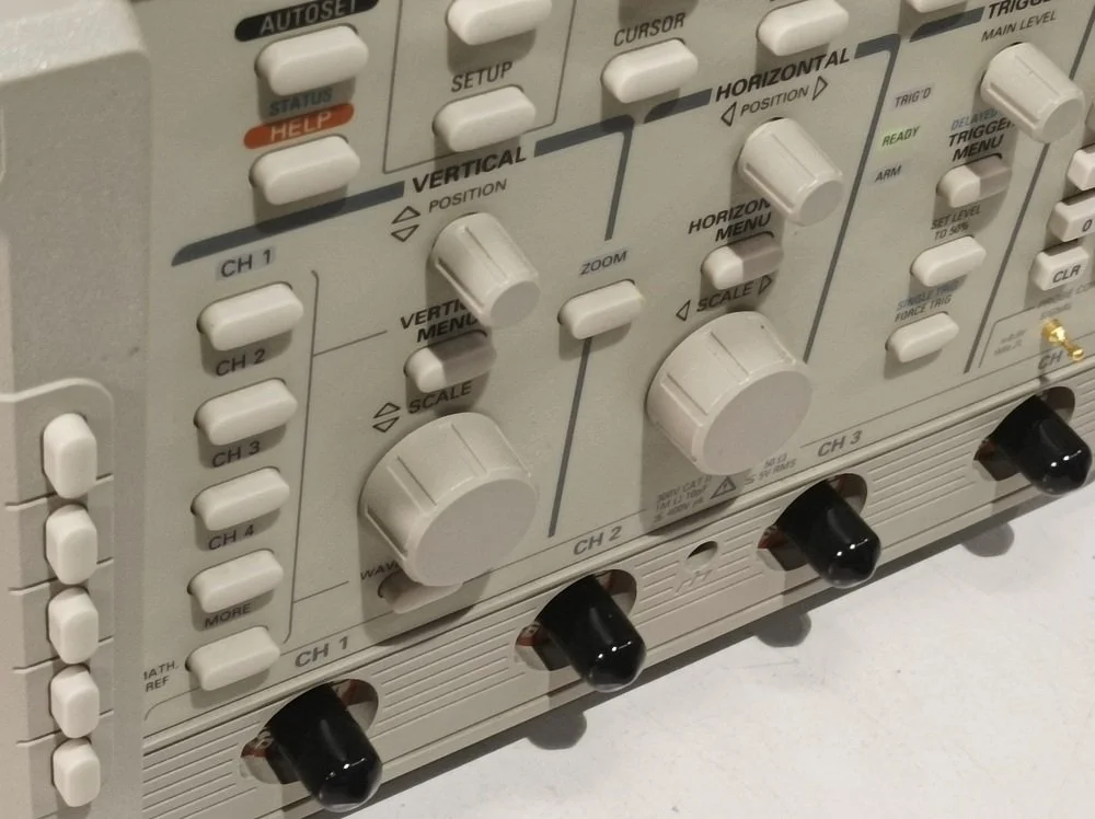 Tektronix TDS754C, Digitizing Oscilloscope, 500 MHz, 2 GS/s #