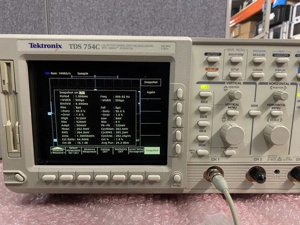 Tektronix TDS754C, Digitizing Oscilloscope, 500 MHz, 2 GS/s #