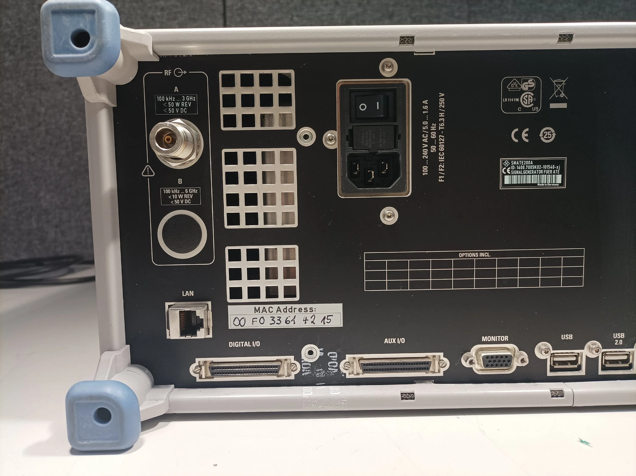 Rohde & Schwarz SMATE200A, Vector Signal Generator, 100kHz-6GHz, loaded with options 101540#