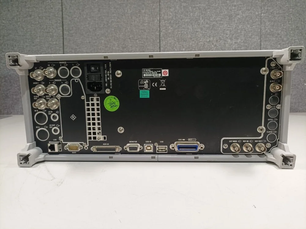 Rohde & Schwarz SMU200A, Vector Signal Generator, 100kHz-3GHz, with Options #