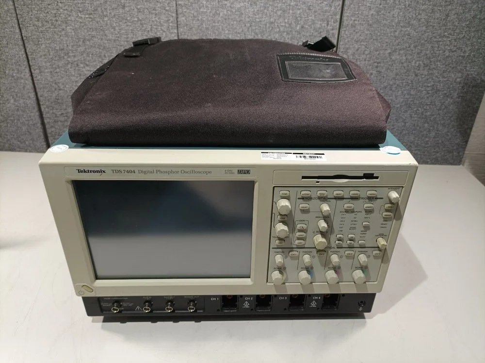 Tektronix TDS 7404, Digital Phosphor Oscilloscope, 4 GHz, 20 GSa/s #