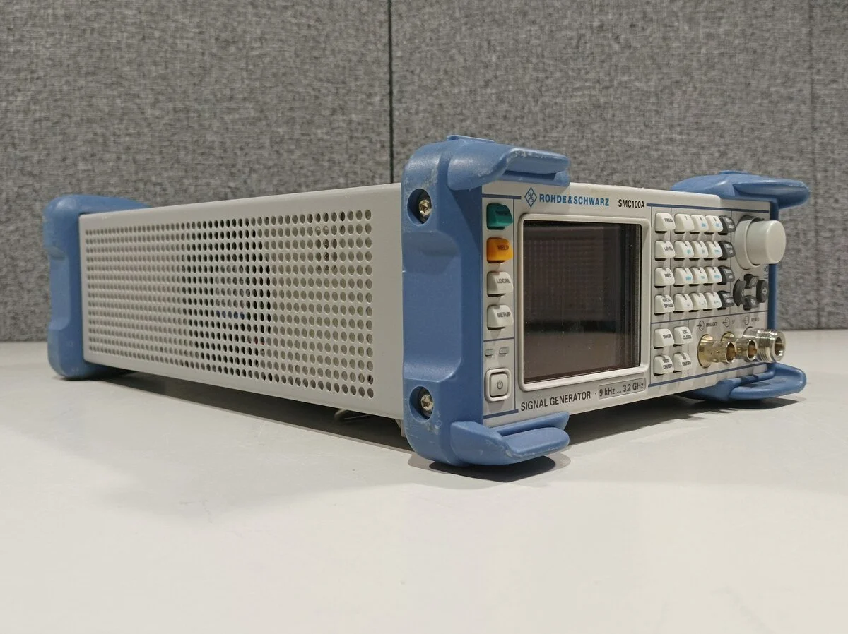 Rohde & Schwarz SMC100A, Signal Generator, 9 KHz-3.2 GHz #