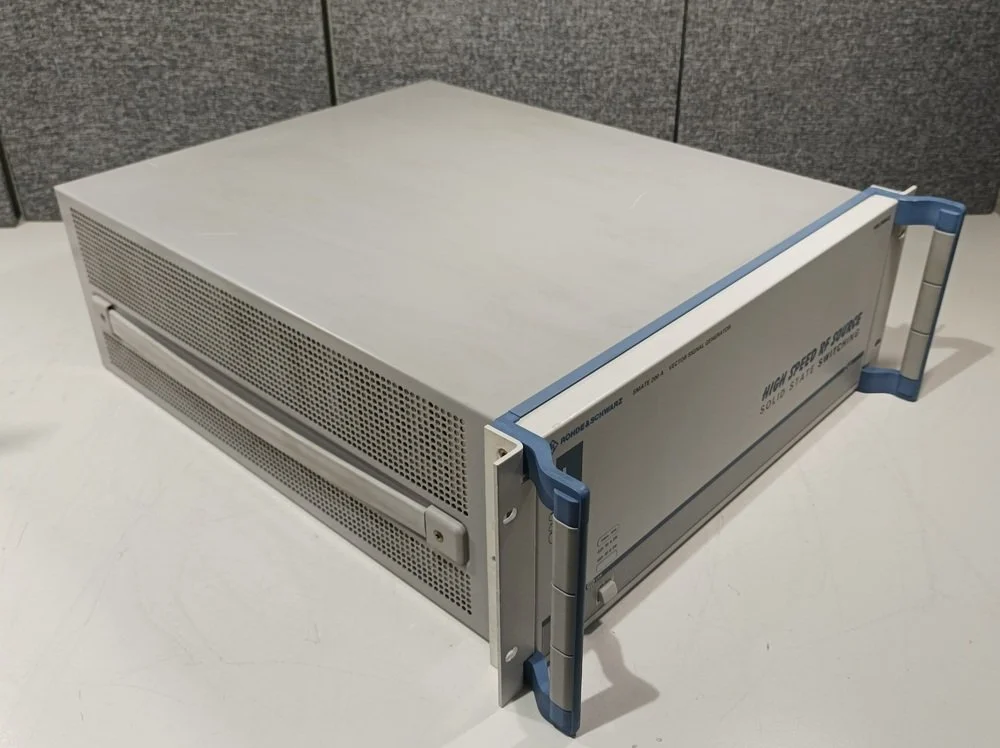 Rohde & Schwarz SMATE200A, Vector Signal Generator, 100kHz-6GHz, loaded with options 101540#