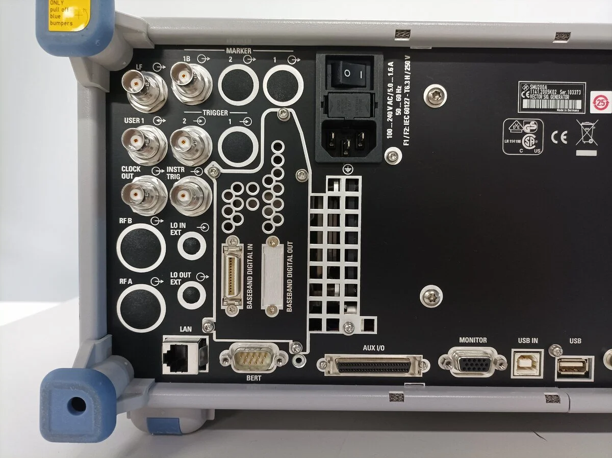 Rohde & Schwarz SMU 200A Vector signal generator OPT: B10, B13, K55 #