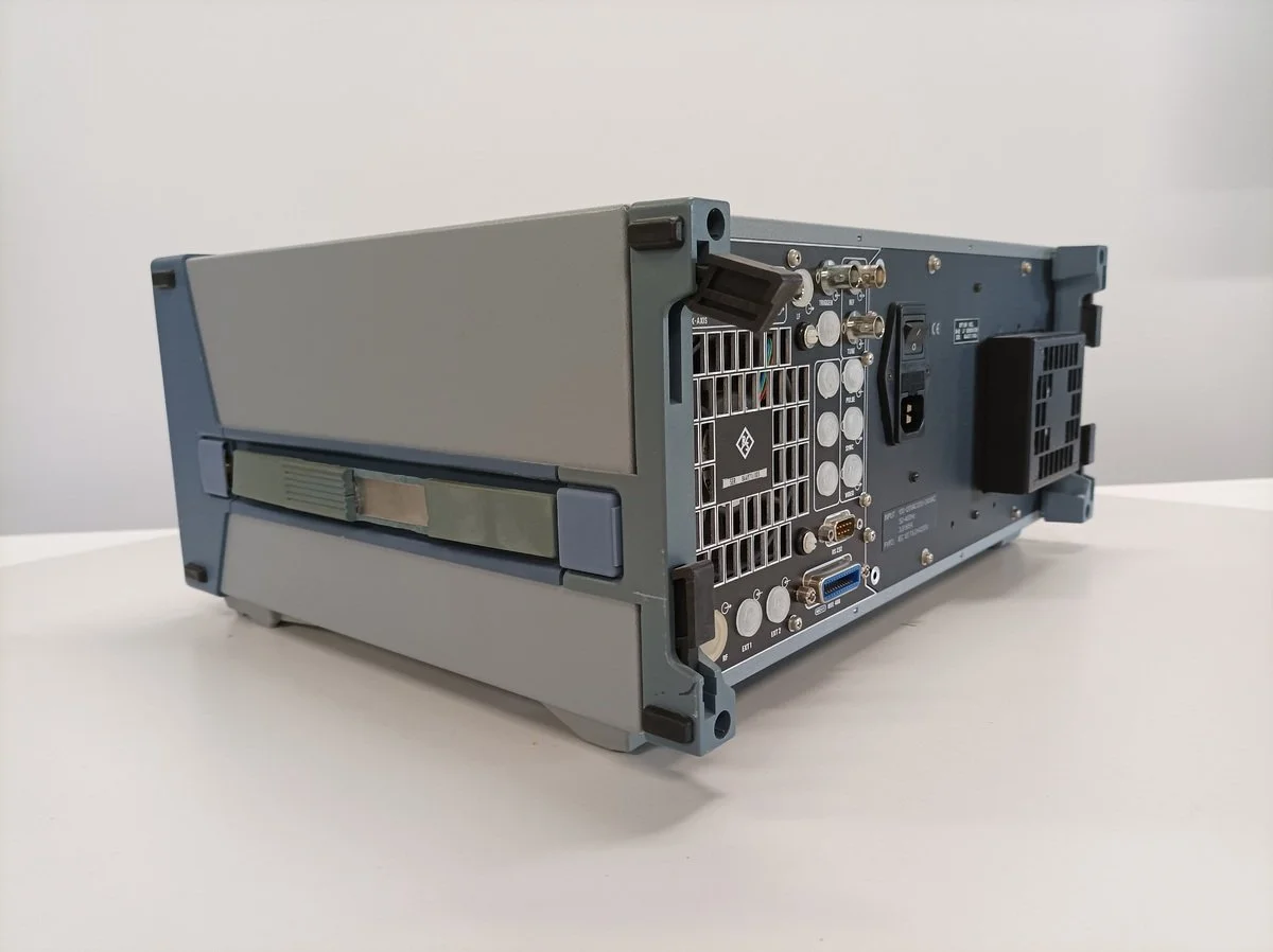 Rohde & Schwarz SMT02, Signal Generator, 5 kHz - 1.5 GHz