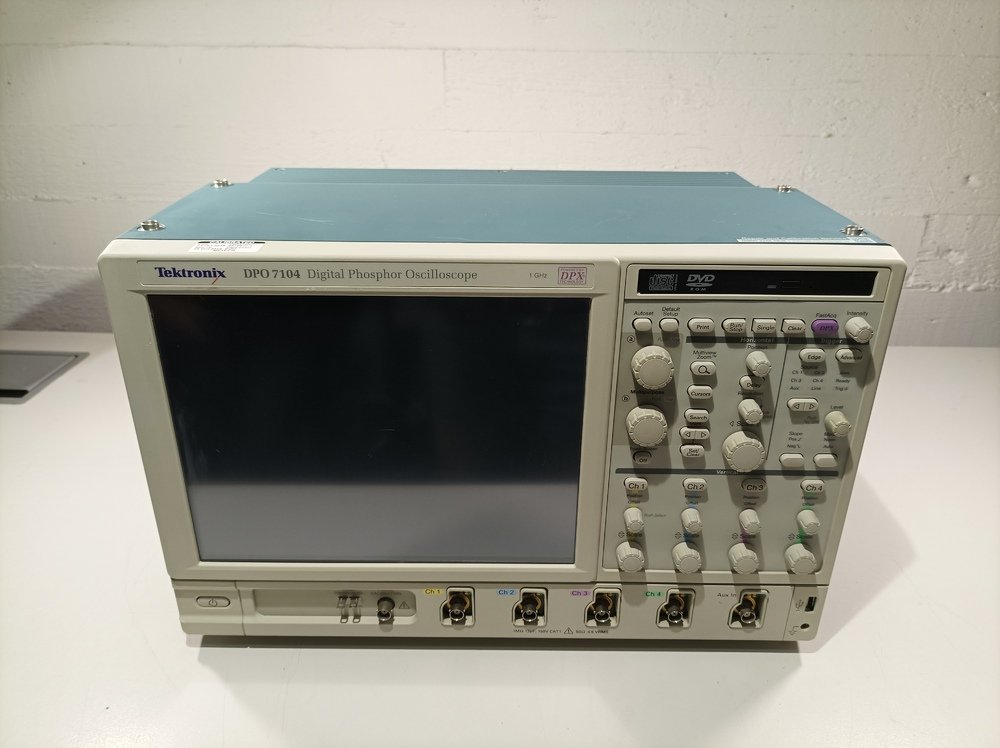 Tektronix DPO7104, Digital Phosphor Oscilloscope, 1 GHz , w/OPT #