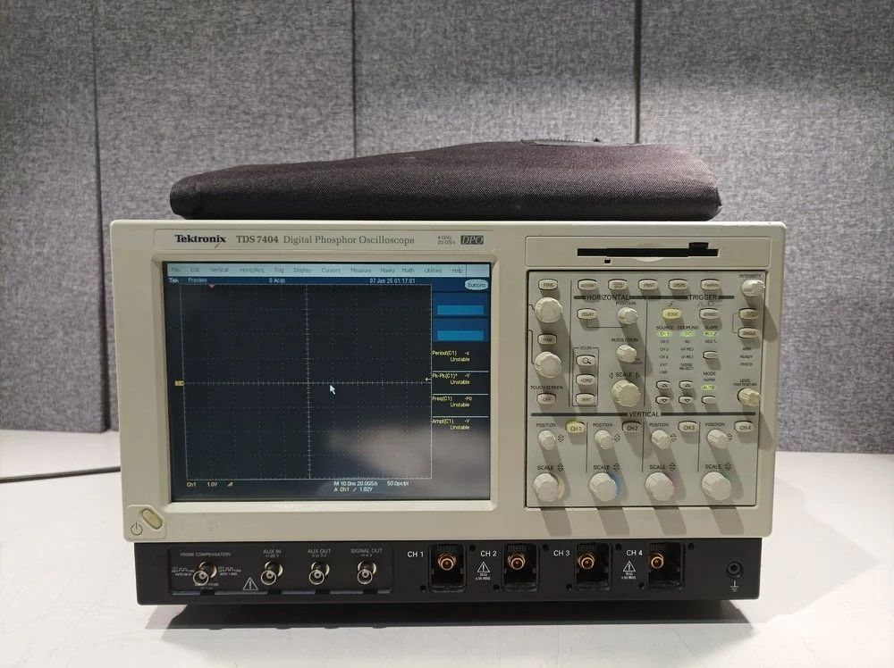 Tektronix TDS 7404, Digital Phosphor Oscilloscope, 4 GHz, 20 GSa/s #