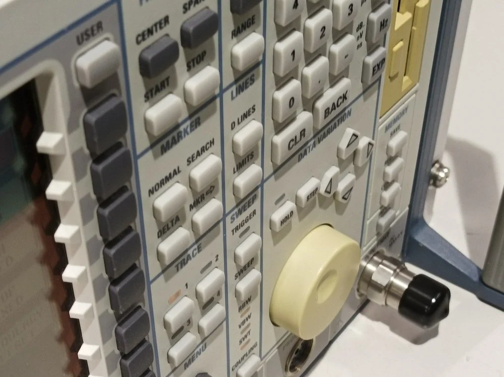 Rohde & Schwarz FSIQ26, Signal Analyzer, 20Hz-26.5GHz, Loaded with Options