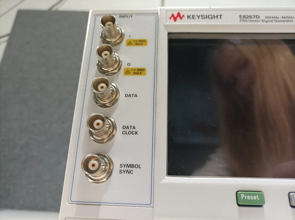Keysight E8267D, PSG Vector Signal Generator, 250kHz-44GHz, Loaded With Options #