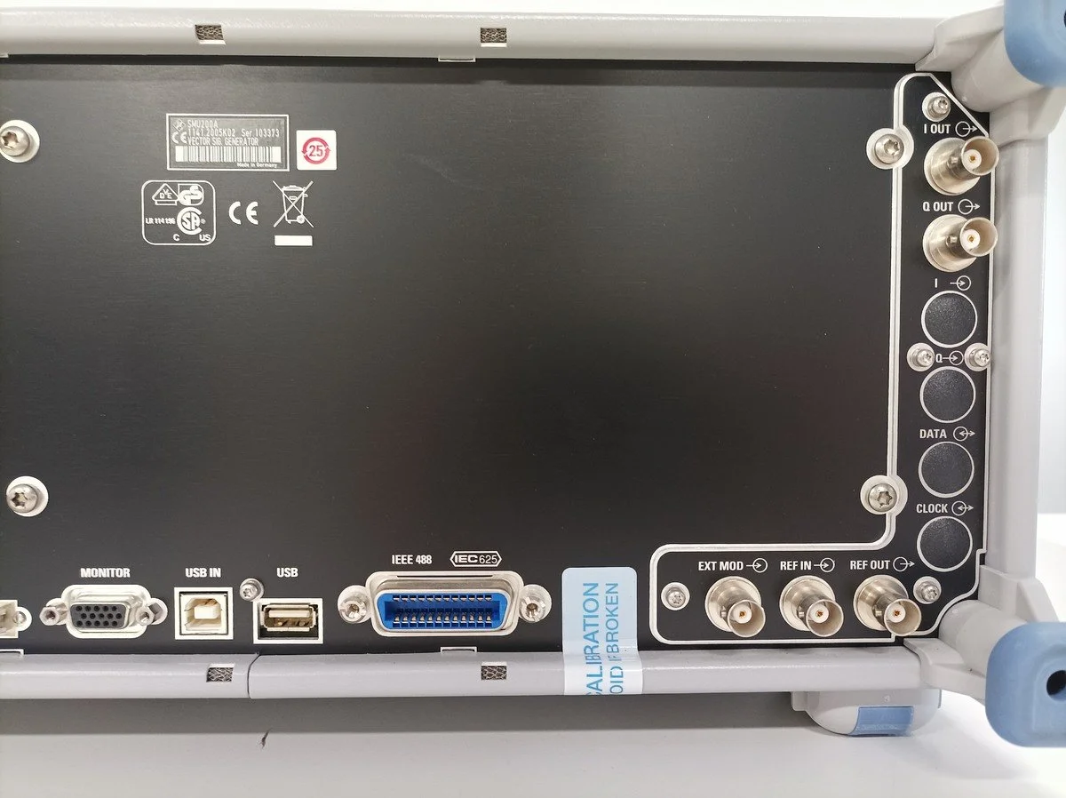 Rohde & Schwarz SMU 200A Vector signal generator OPT: B10, B13, K55 #