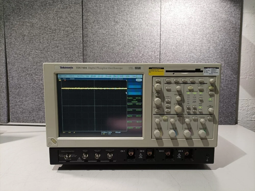 Tektronix TDS 7404, Digital Phosphor Oscilloscope #