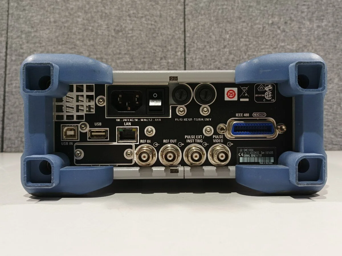 Rohde & Schwarz SMC100A, Signal Generator, 9 KHz-3.2 GHz #