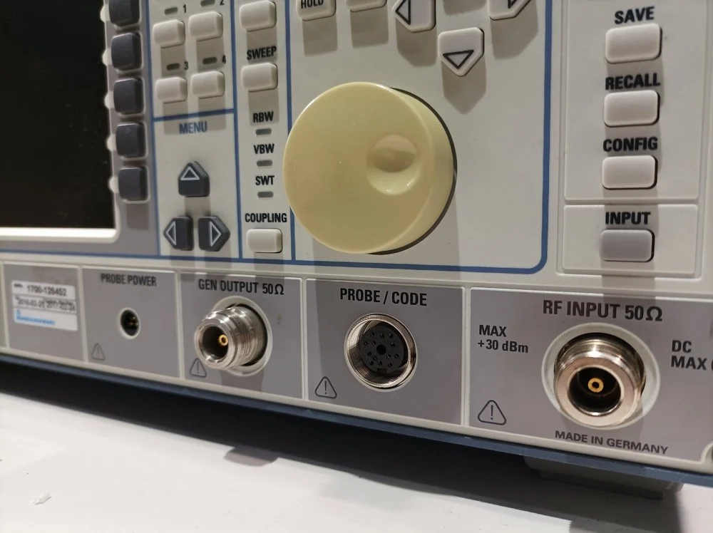 Rohde & Schwarz FSIQ 7, Signal Analyzer, 20Hz-7GHz, Options K72