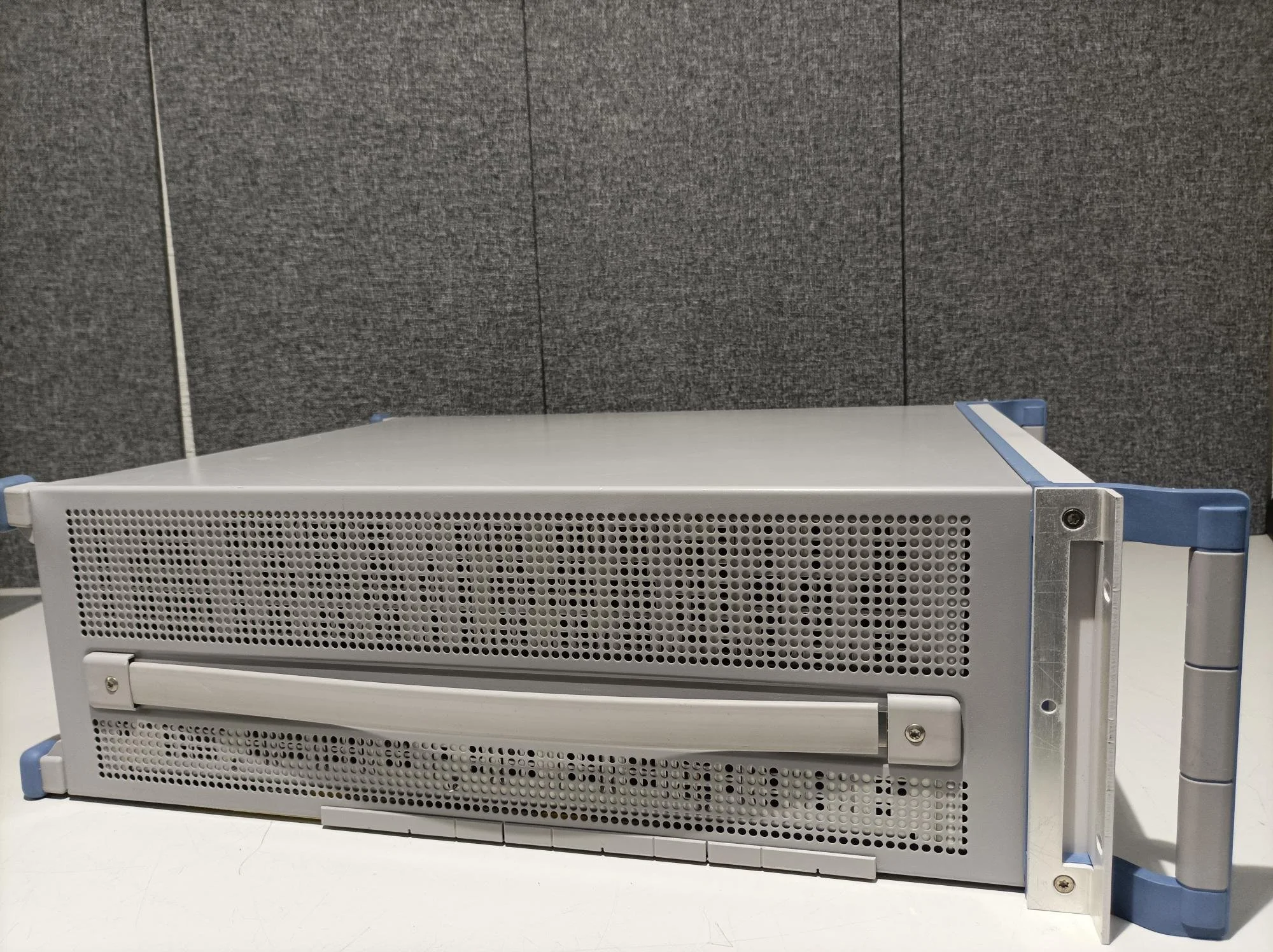 Rohde & Schwarz SMATE200A, Vector Signal Generator, 100kHz-6GHz, loaded with options #