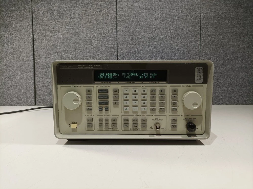 Agilent 8648C, Signal Generator, 9 kHz-3,2 GHz, OPT: STD #
