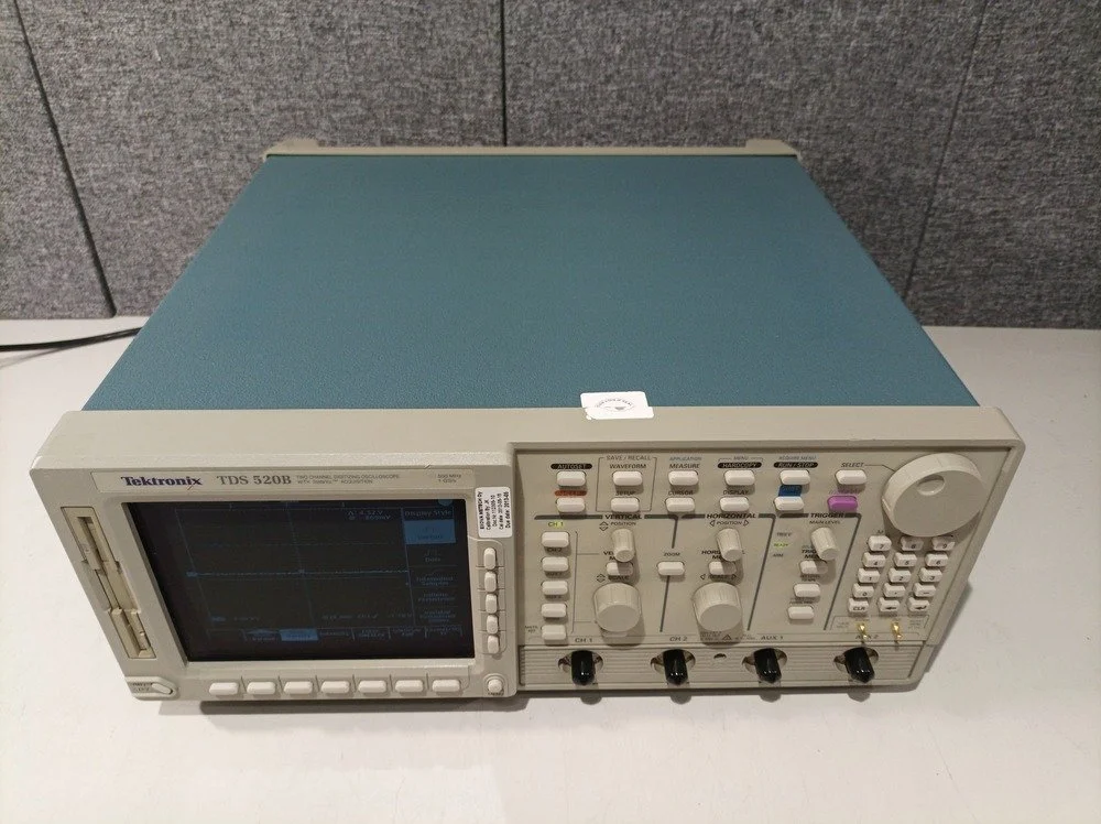 Tektronix TDS520B, Digitizing Oscilloscope, 2-Channel, 500 MHz, 1 GS/s #