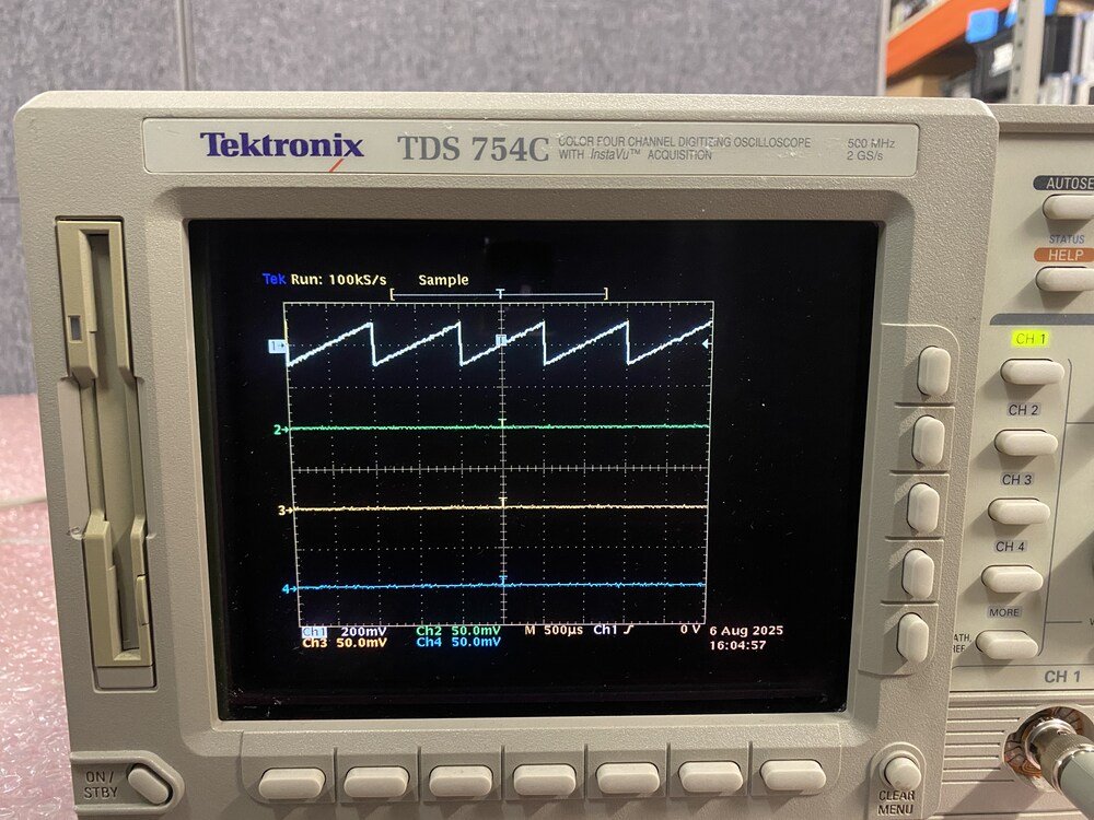 Tektronix TDS754C, Digitizing Oscilloscope, 500 MHz, 2 GS/s #