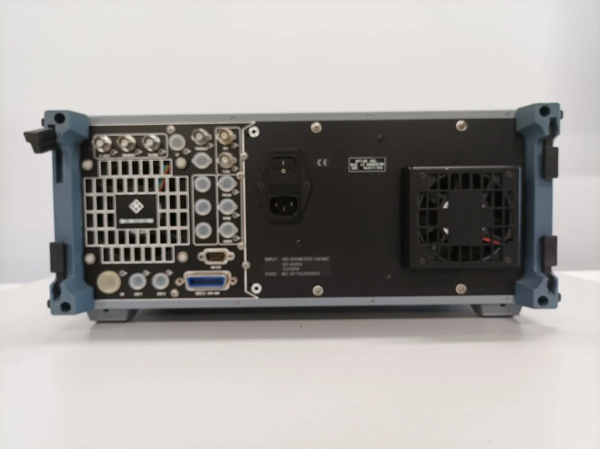 Rohde & Schwarz SMT02, Signal Generator, 5 kHz - 1.5 GHz