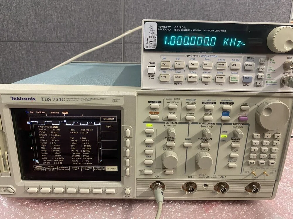 Tektronix TDS754C, Digitizing Oscilloscope, 500 MHz, 2 GS/s #