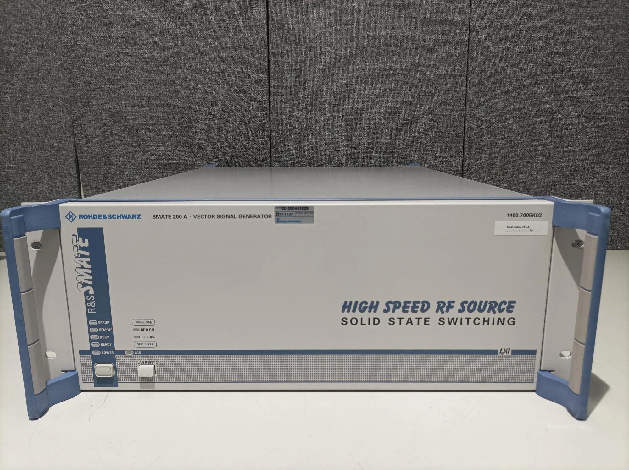 Rohde & Schwarz SMATE200A, Vector Signal Generator, 100kHz-6GHz, loaded with options #