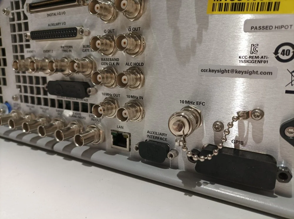 Keysight E8267D, PSG Vector Signal Generator, 250kHz-44GHz, Loaded With Options #