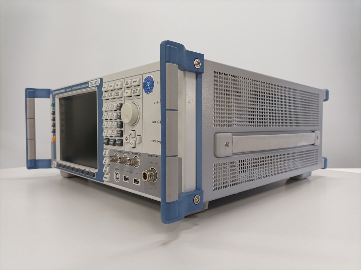 Rohde & Schwarz SMJ 100A Vector signal generator OPT: B11, B13, B103Z, K55 #