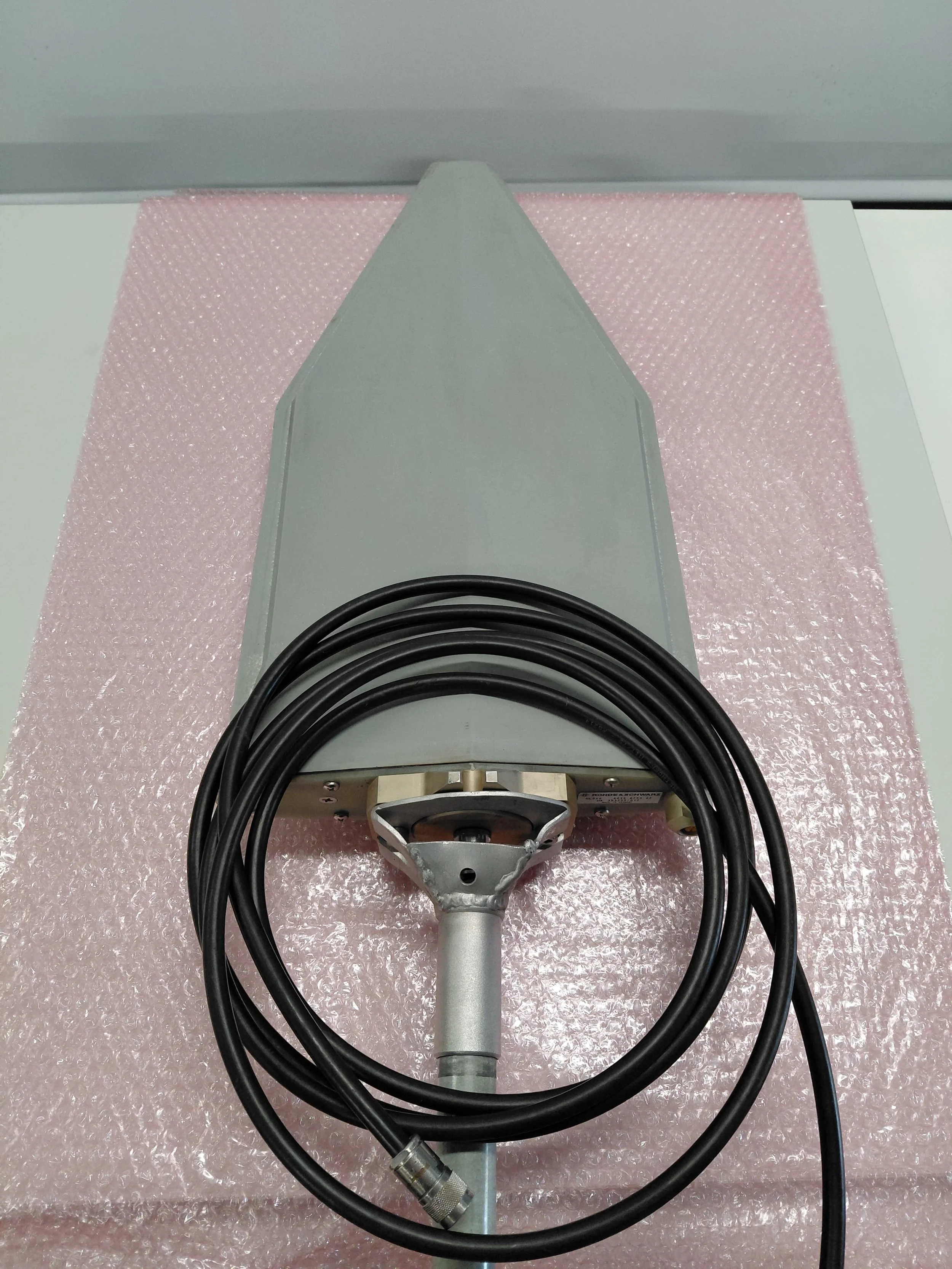 Rohde & Schwarz HL040, Log-Periodic Broadband Antenna, 400 MHz - 3.6 GHz