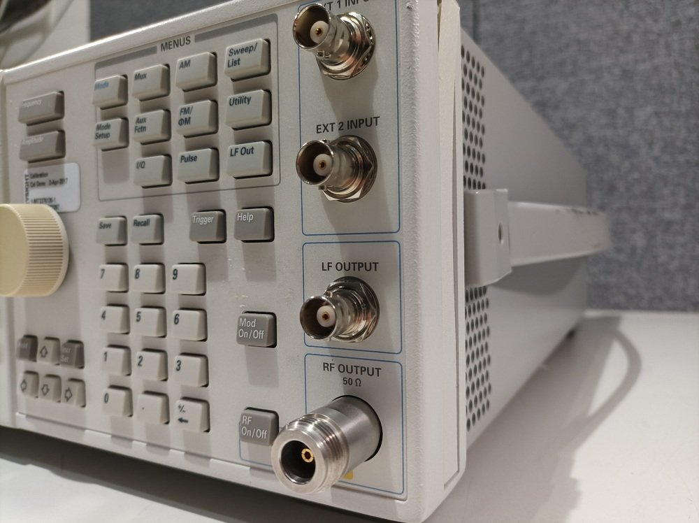 Agilent E4438C ESG Vector Signal Generator, 250kHz-4GHz #