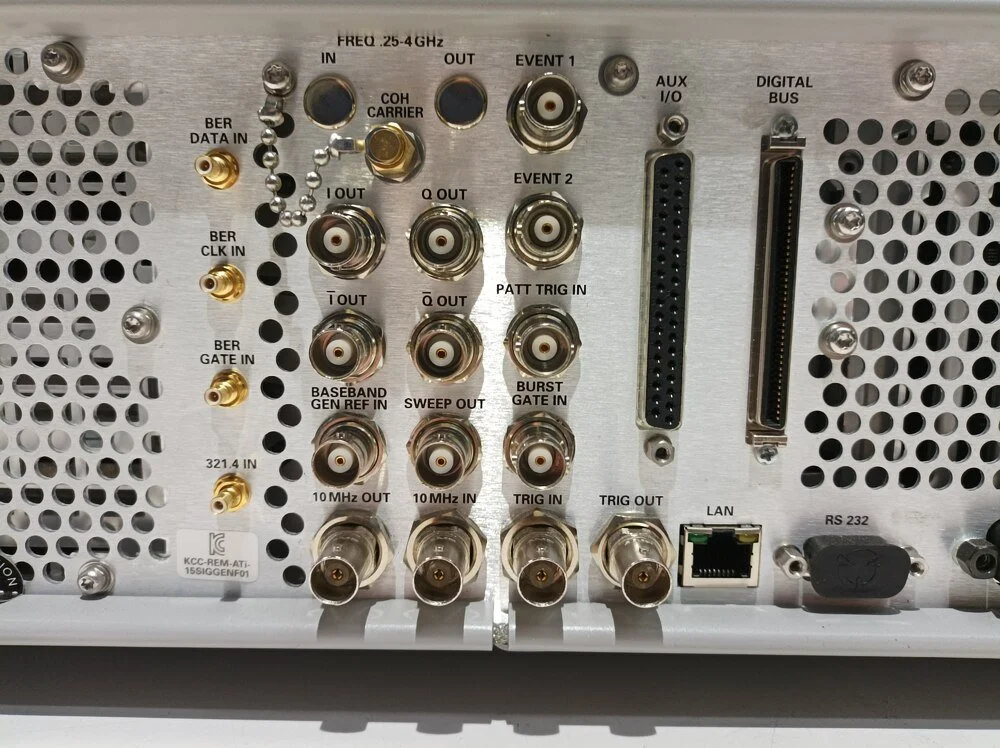 Agilent E4438C ESG Vector Signal Generator, 250kHz-4GHz #