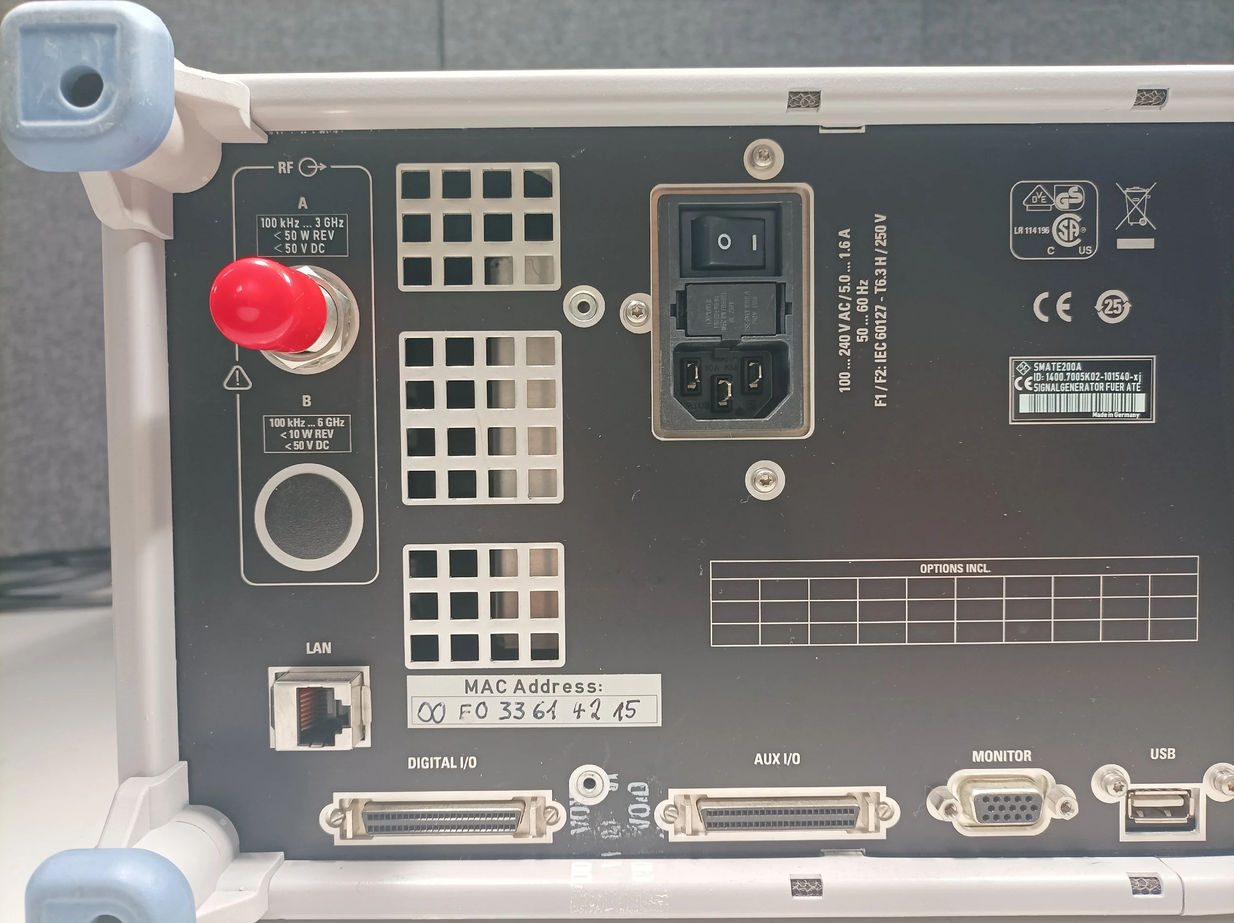Rohde & Schwarz SMATE200A, Vector Signal Generator, 100kHz-6GHz, loaded with options 101540#