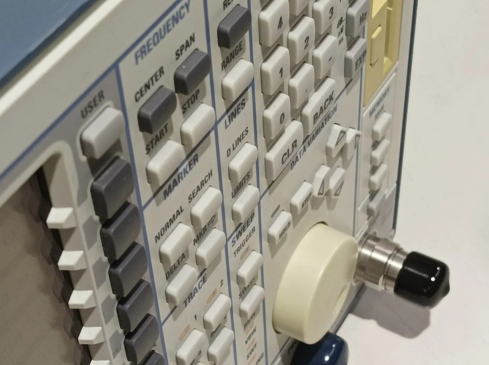Rohde & Schwarz FSIQ26, Signal Analyzer, 20Hz-26.5GHz, Loaded with Options