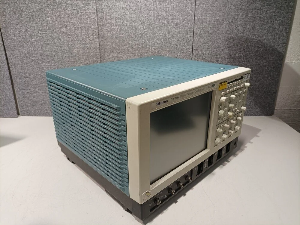 Tektronix TDS 7404, Digital Phosphor Oscilloscope #