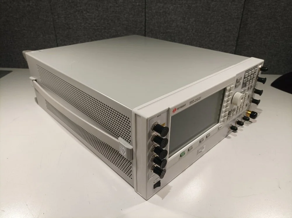 Keysight E8267D, PSG Vector Signal Generator, 250kHz-44GHz, Loaded With Options #