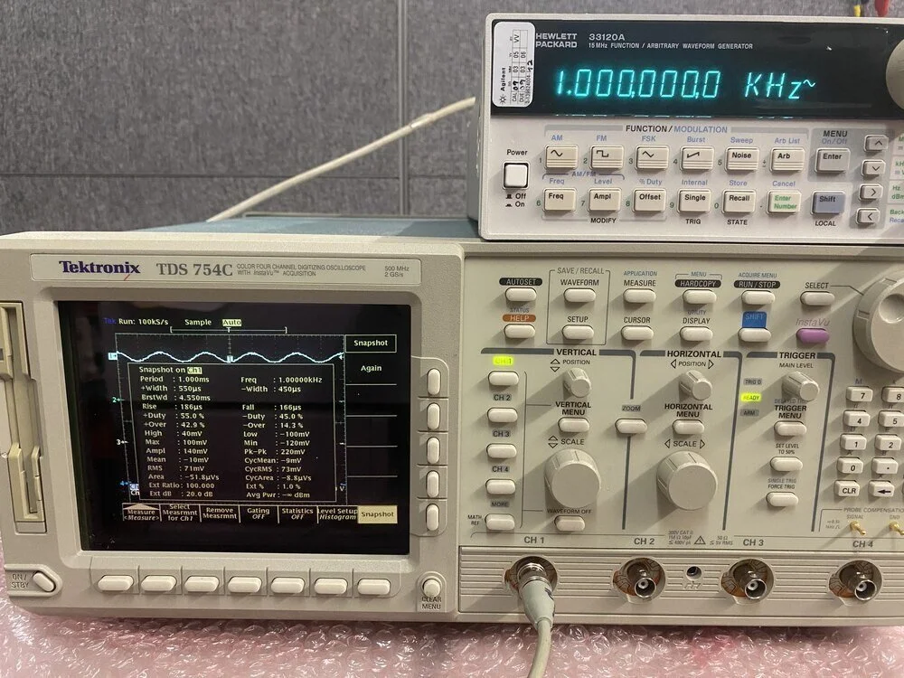 Tektronix TDS754C, Digitizing Oscilloscope, 500 MHz, 2 GS/s #