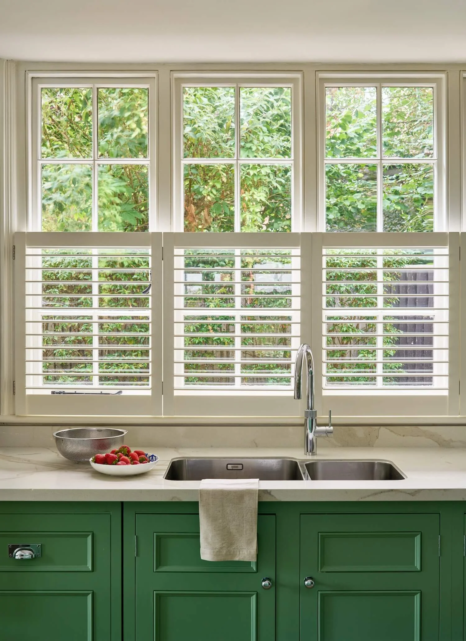 Double sink and window
