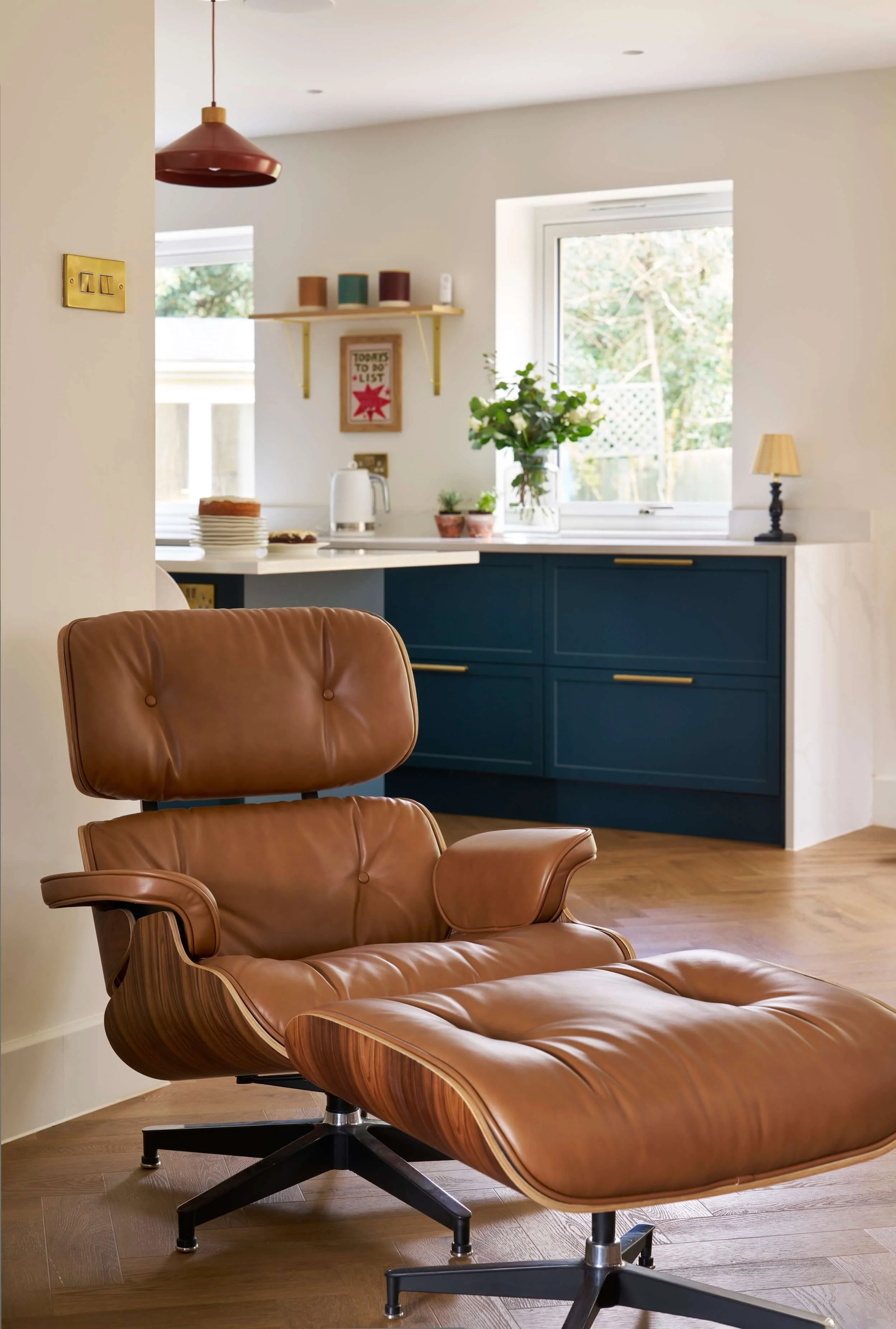 Sitting room, Surrey modern-005.jpg