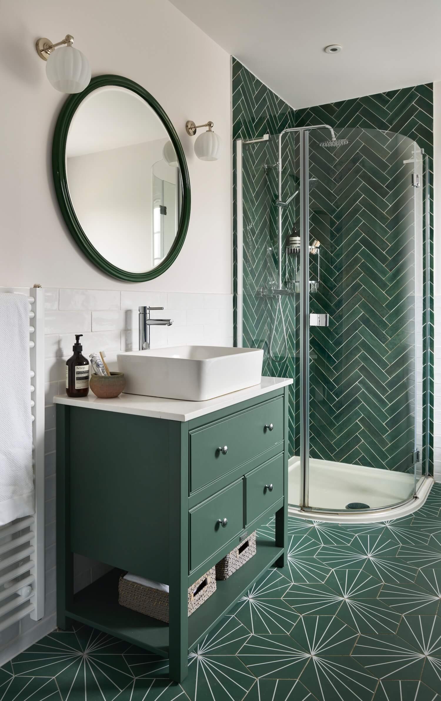 1930s Bathroom 000.jpg