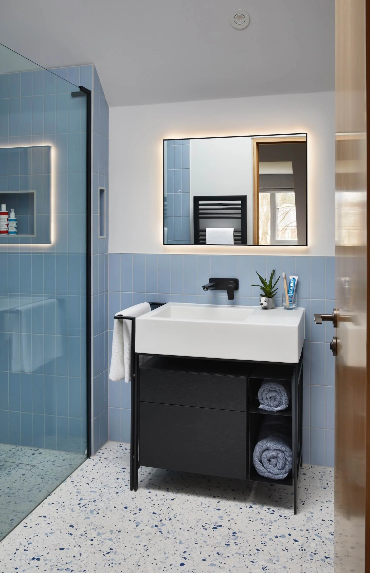 Cobham Bathrooms 001.jpg
