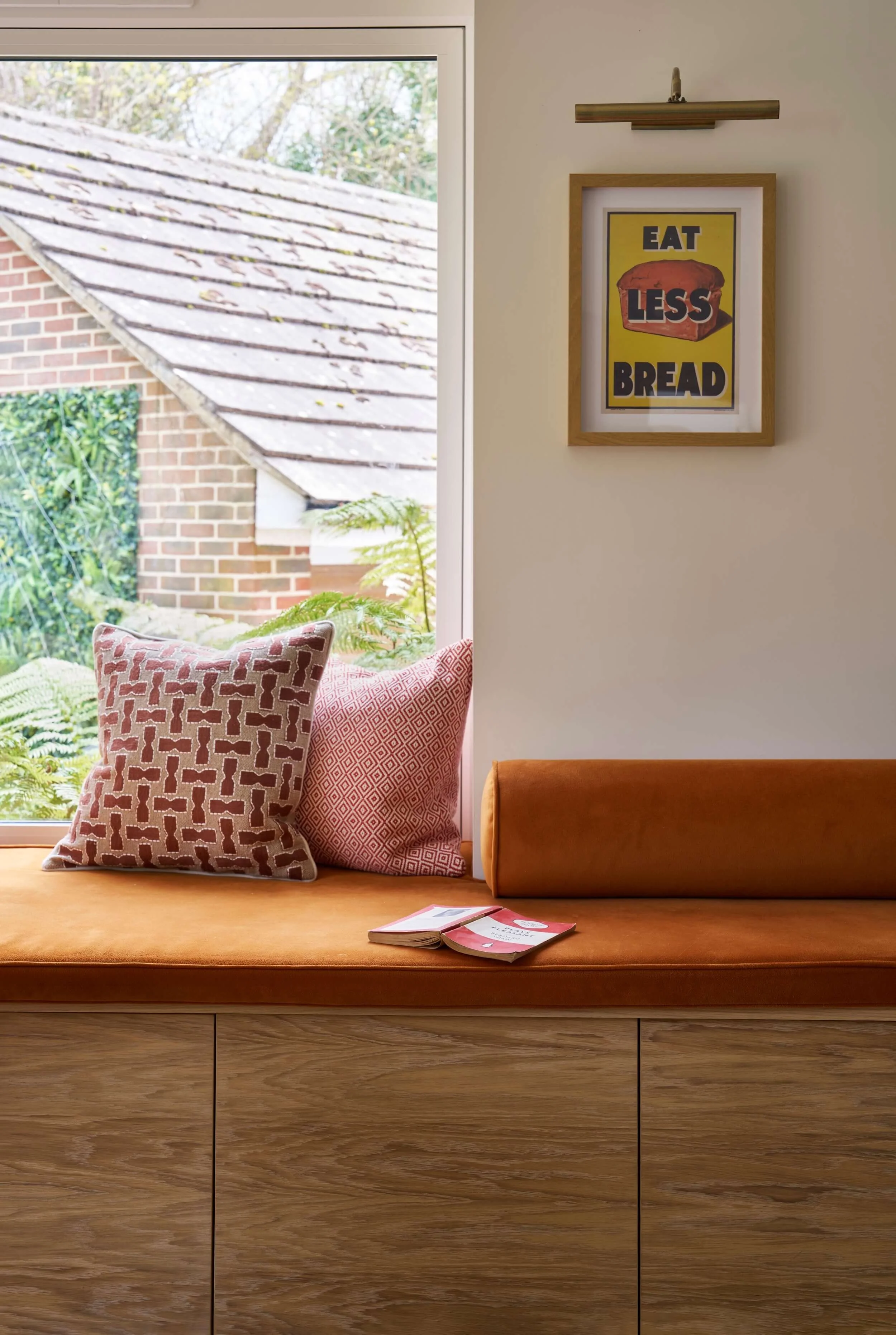 Dining room, Surrey modern-004.jpg