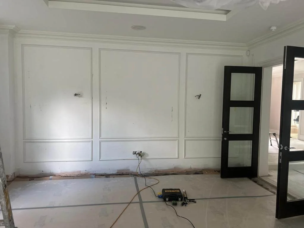 Adding interest to an interior wall with the use of panelling for the dining room