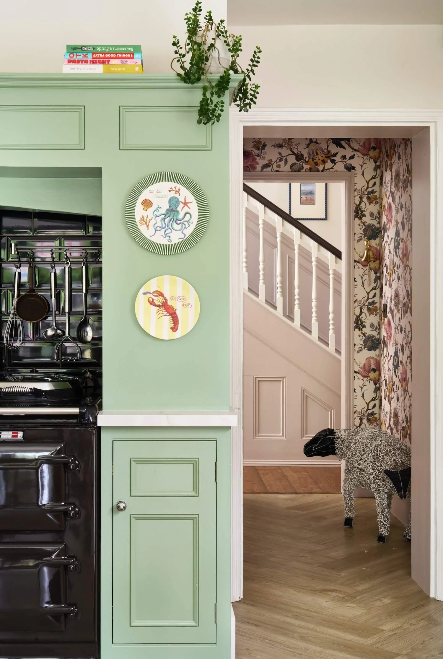 Kitchen detail and entrance
