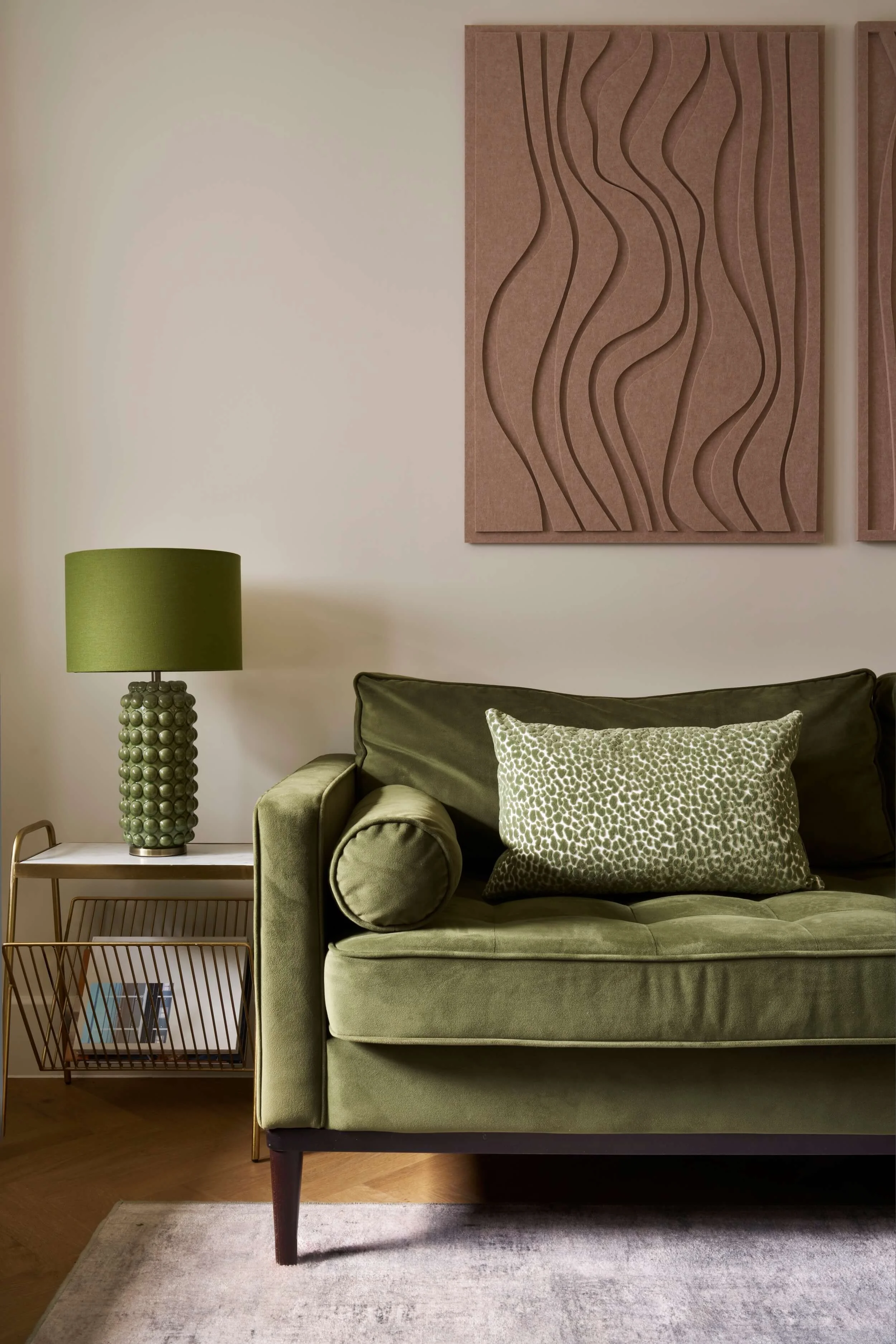 Sitting room, Surrey modern-004.jpg