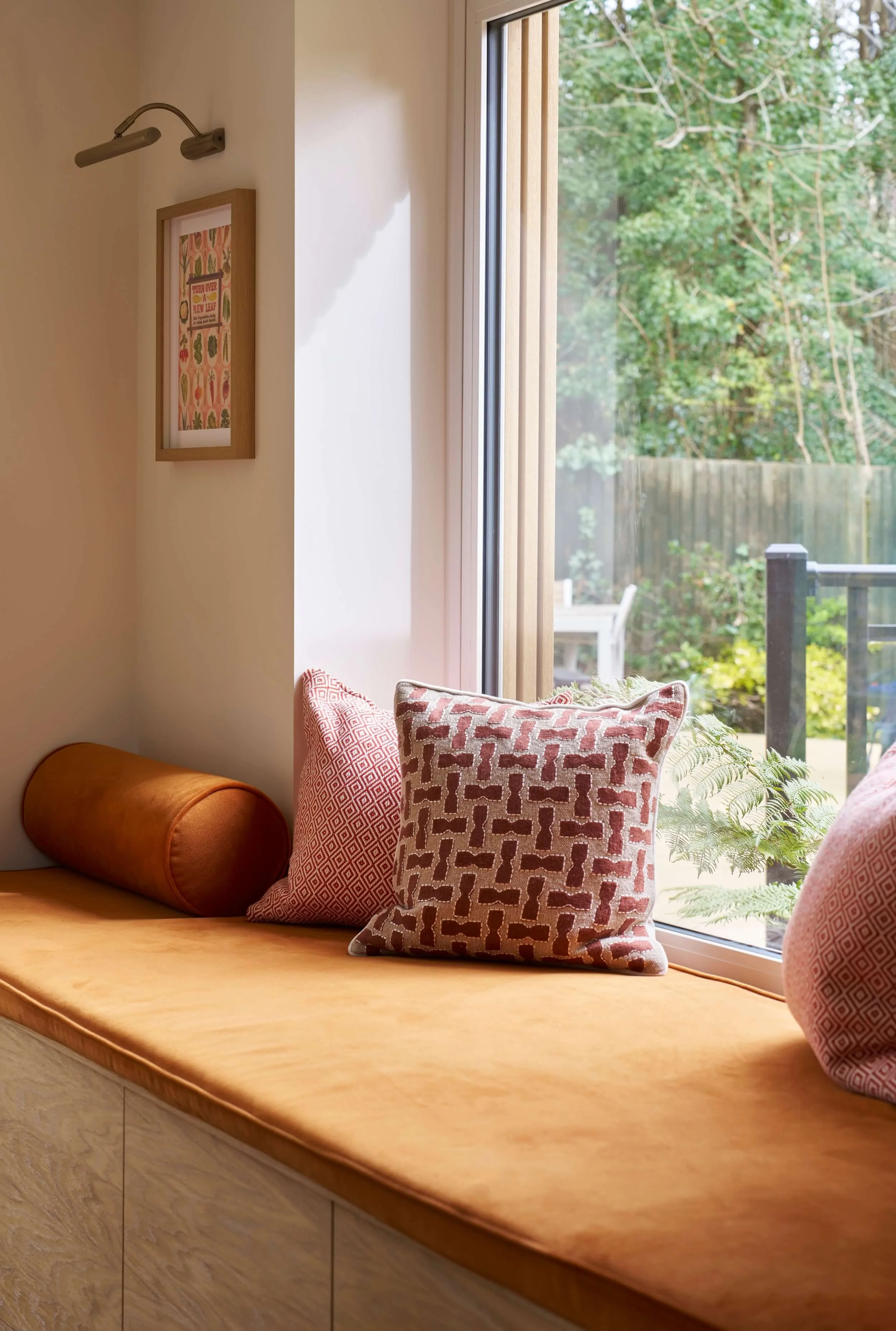 Dining room, Surrey modern-006.jpg