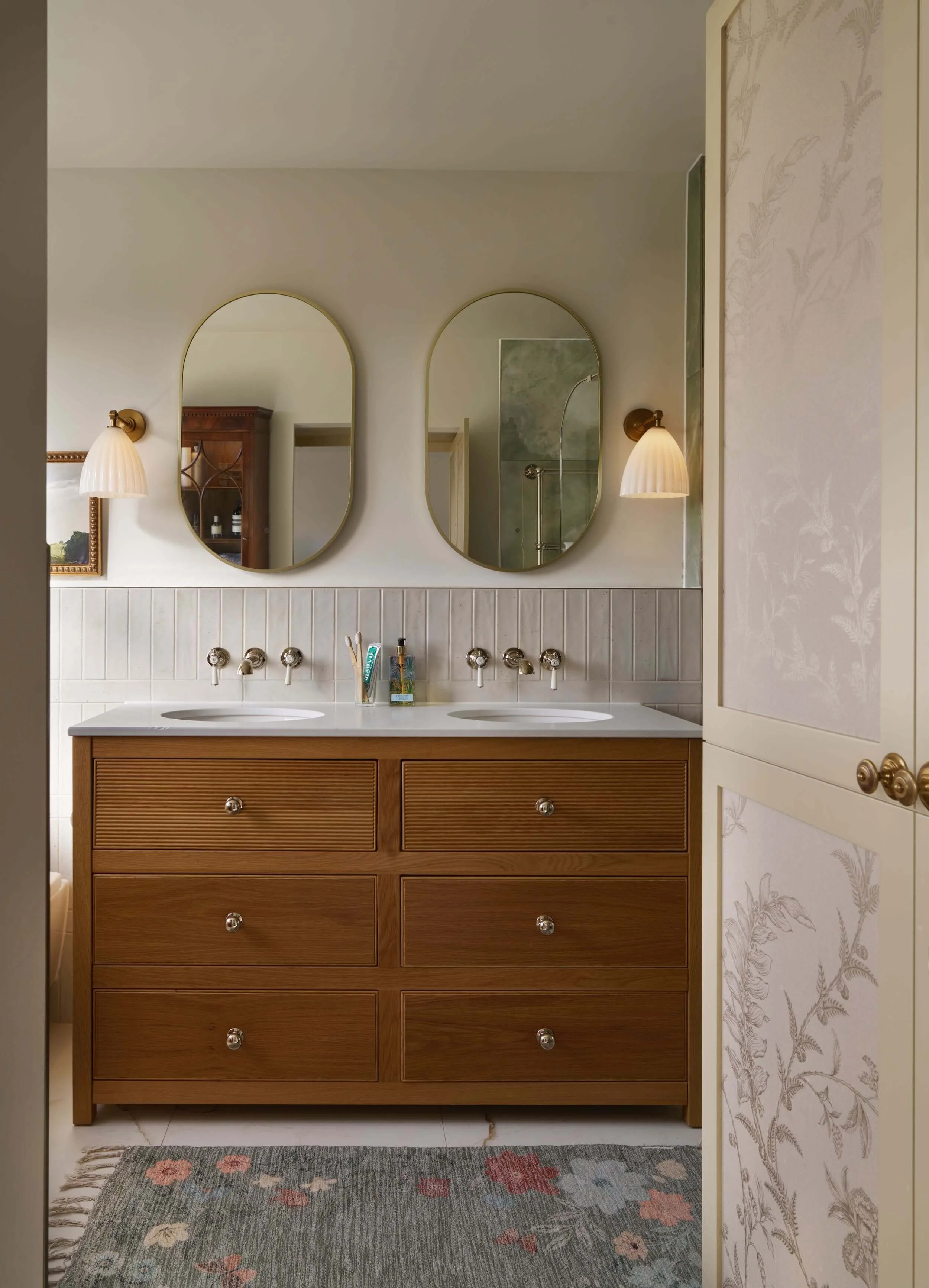 The entrance to the ensuite from the master bedroom
