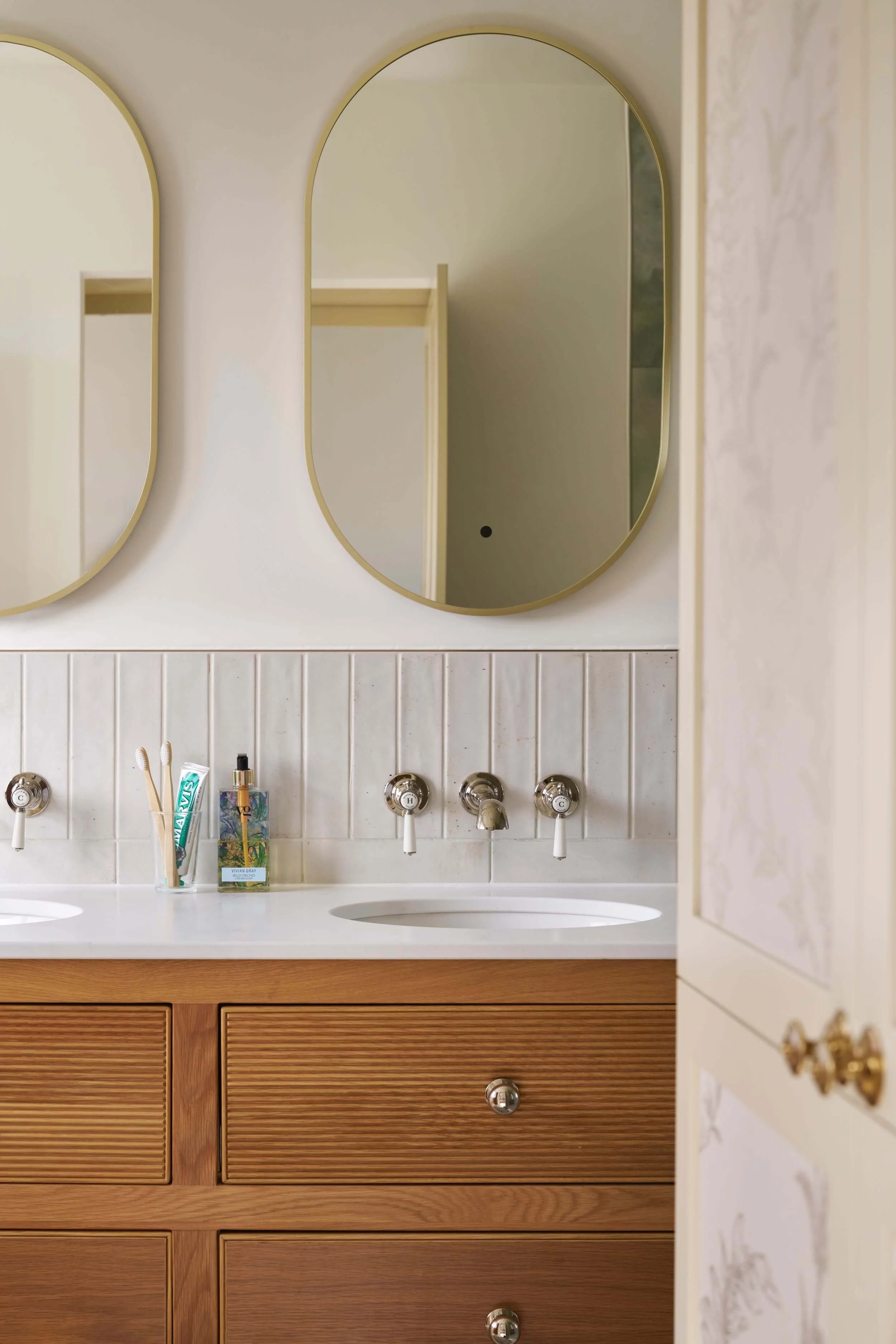 Master Ensuite - entrance