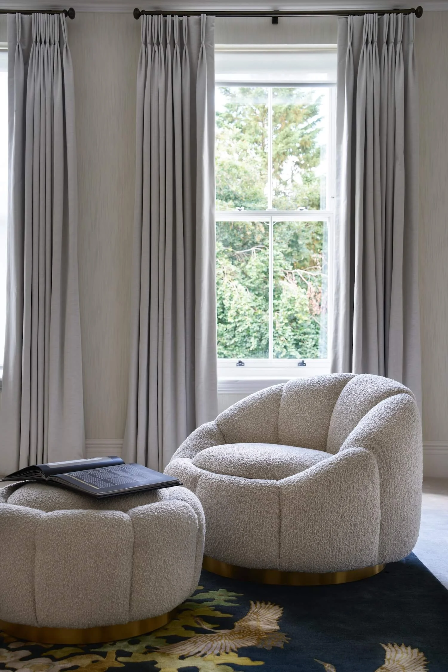 Seating area with swivel chair