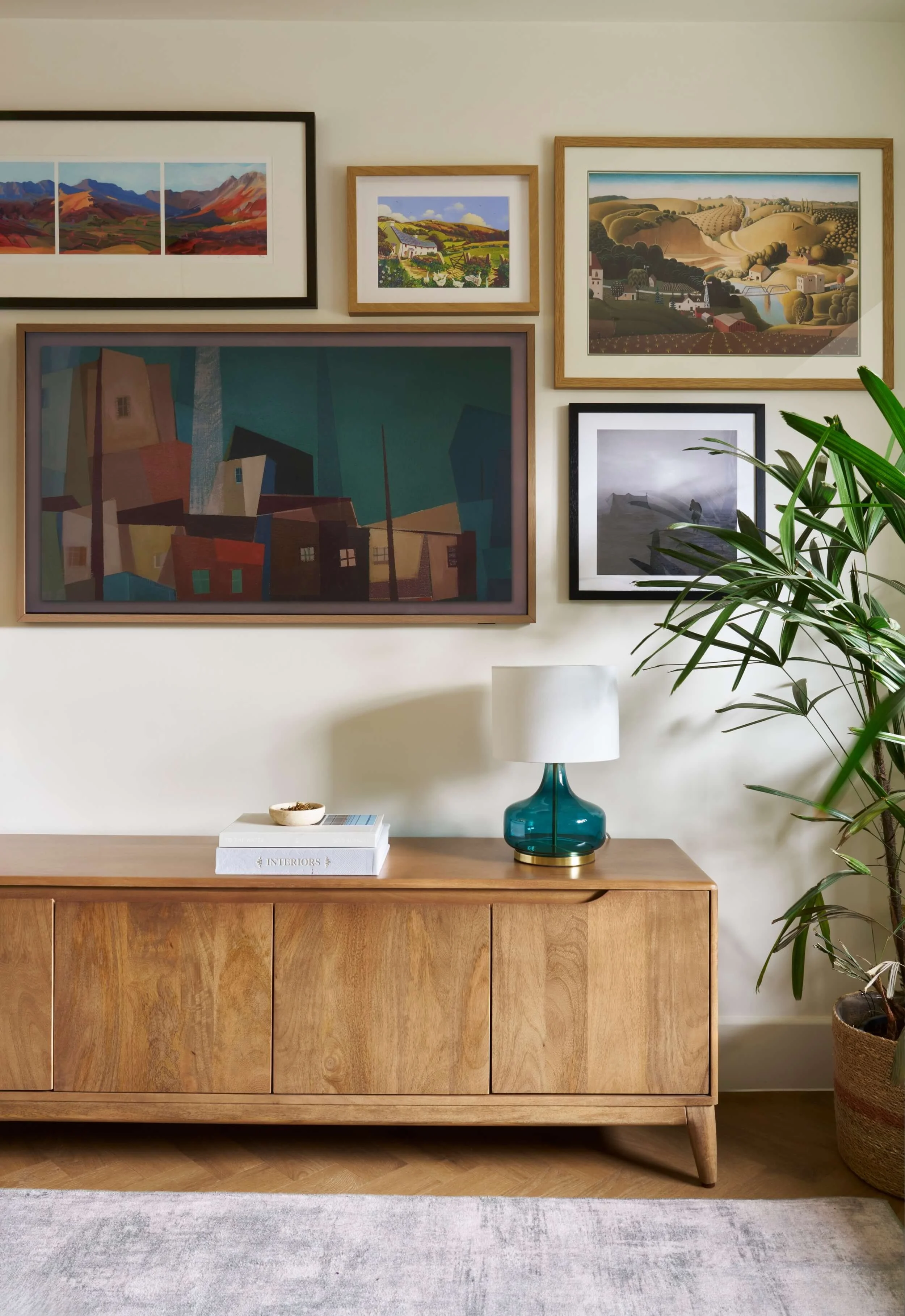 Sitting room, Surrey modern-003.jpg