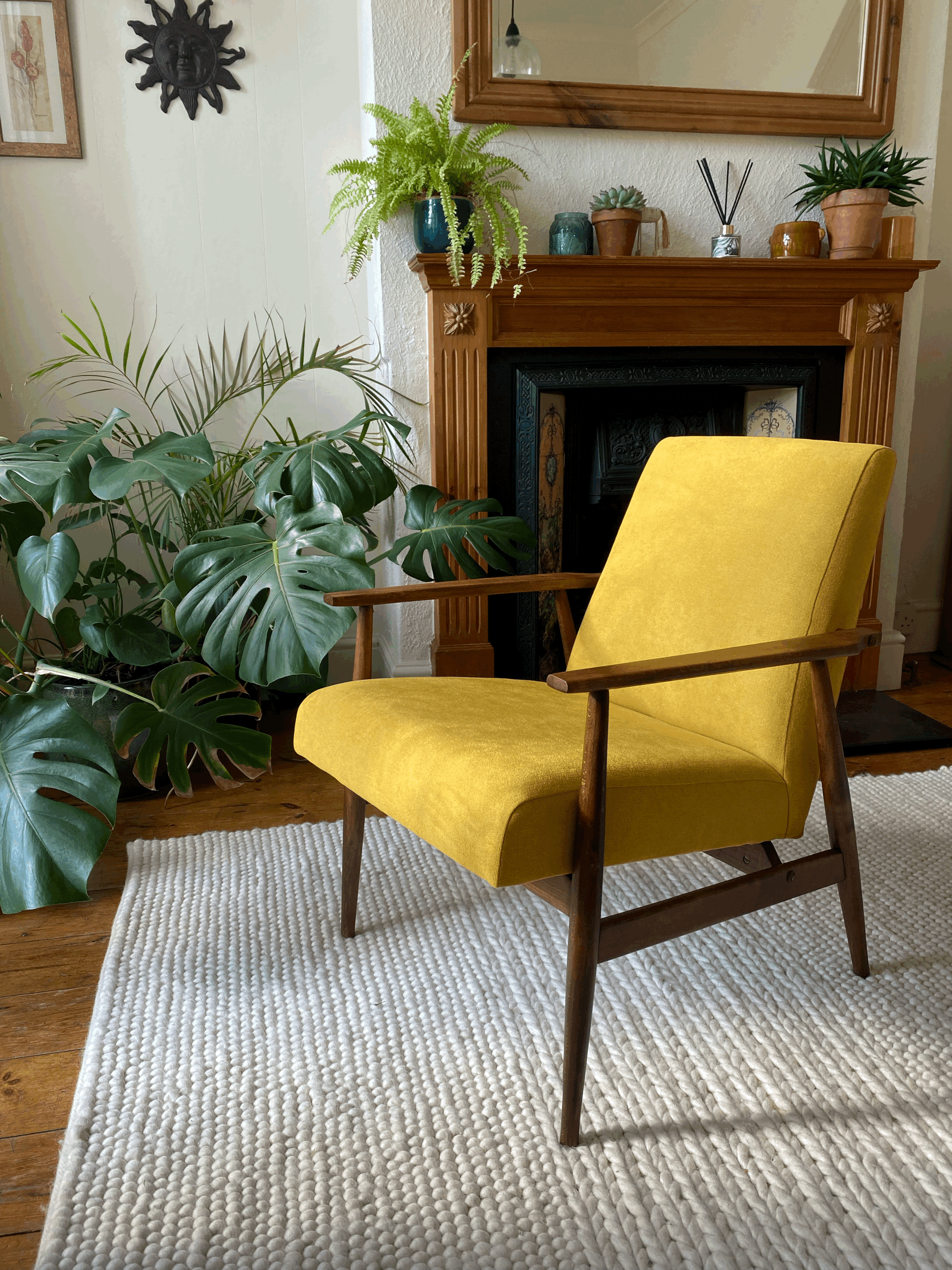 <img src="chair.jpg" alt="A midcentury original yellow armchair " />